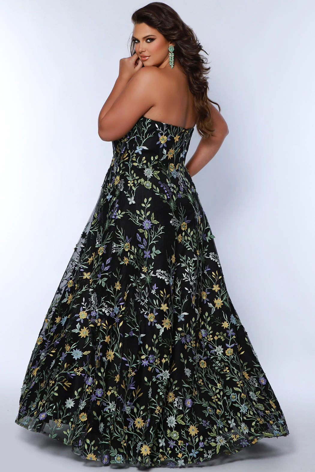 This Sydneys Closet SC7381 long prom dress is perfect for formal occasions or special evenings out. Featuring a plus size A-line silhouette, a sweetheart neckline, and a striking floral pattern, this stylish dress is sure to bring a touch of elegance and glamour to your look. Unleash your romantic side in our 'Watch Me Bloom' formal dress! 