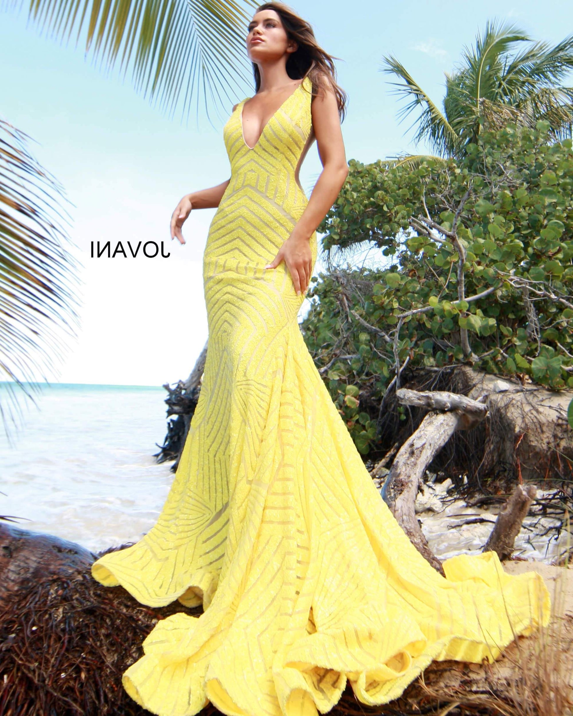 JOVANI-59762-BRIGHT-YELLOW-PROM-DRESS-FRONT-NEON-PLUNGING-NECKLINE-MERMAID-LONG-TRAIN